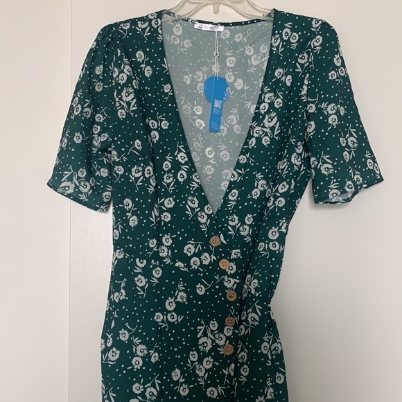 NWT Green flower print wrap dress - Picture 2 of 7